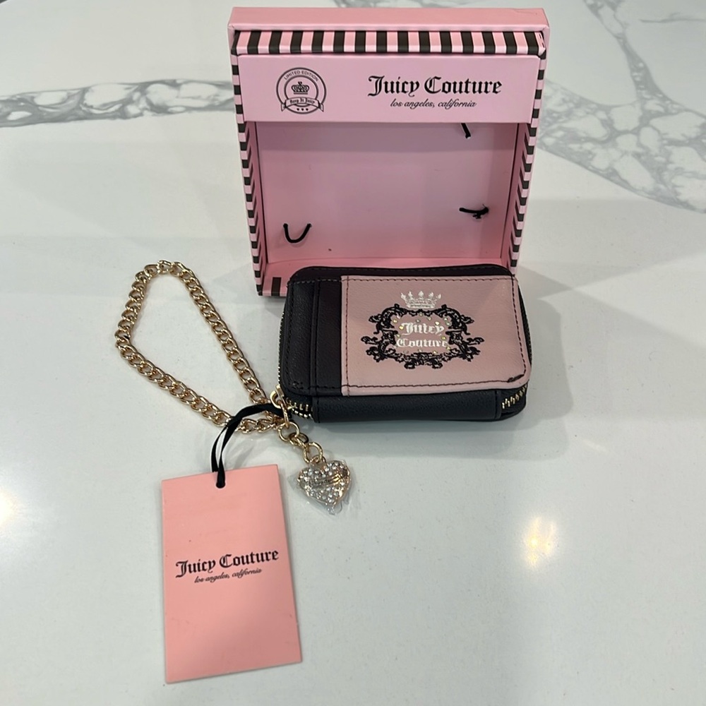 👑Cute. Juicy Couture Wristlet. - Picture 4 of 16